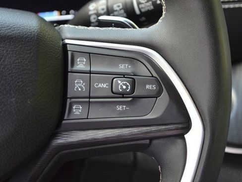 Used 2023 Jeep Grand Cherokee L Laredo image 21