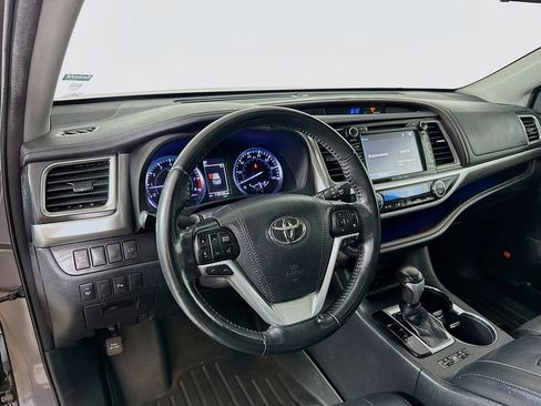 Used 2018 Toyota Highlander Limited FWD image 10
