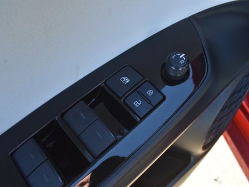 Used 2019 Toyota Prius Prime Plus image 12