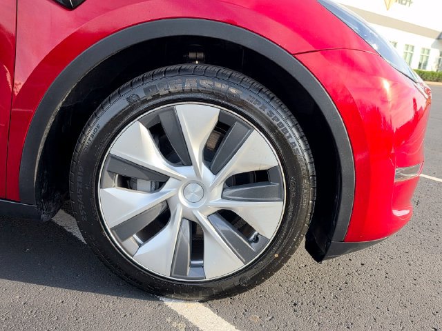 Used 2024 Tesla Model Y Long Range AWD/4WD image 5