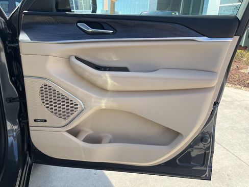 Used 2024 Jeep Grand Cherokee L Limited w/ Luxury Tech Group II image 29