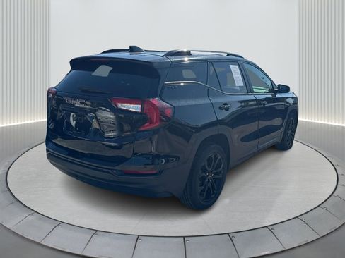 Used 2022 GMC Terrain SLE w/ Elevation Edition image 6