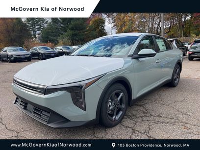 New 2025 Kia K4 LXS