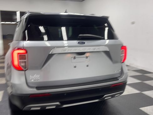 Used 2024 Ford Explorer XLT w/ Equipment Group 202A AWD/4WD image 15