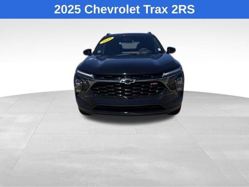 Used 2025 Chevrolet Trax RS w/ Driver Confidence Package FWD image 2