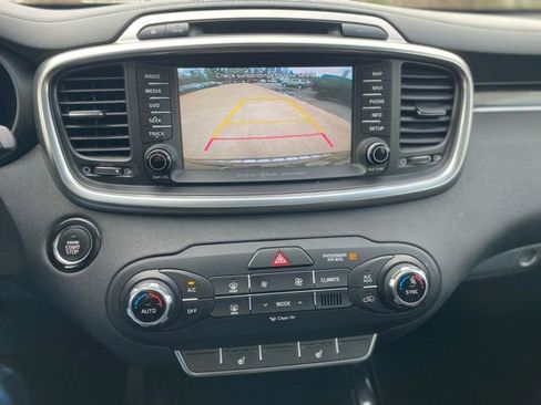 Used 2017 Kia Sorento SX image 20