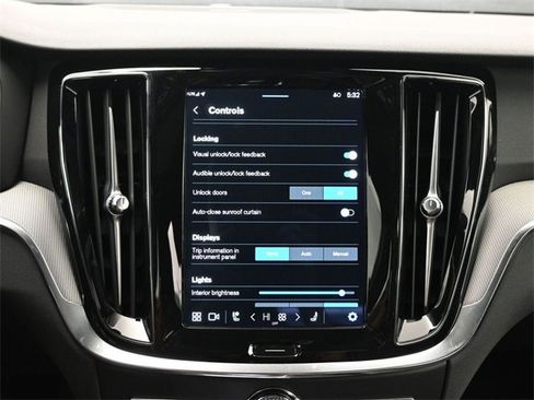 Used 2024 Volvo S60 B5 Plus image 18