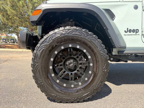 Used 2023 Jeep Gladiator Sport AWD/4WD image 11