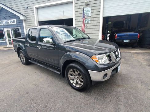 Used 2014 Nissan Frontier SL image 2