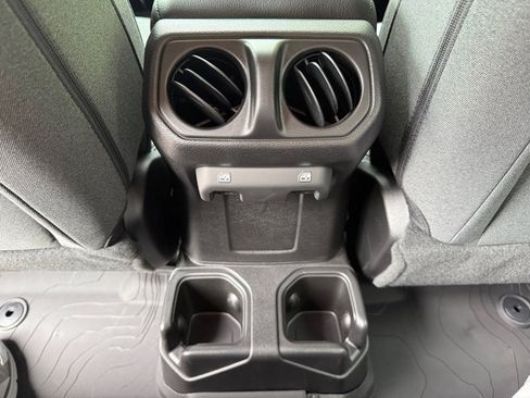 New 2025 Jeep Gladiator Sport image 17