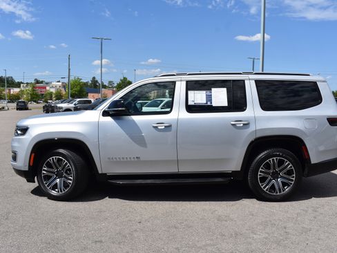 Used 2024 Jeep Wagoneer 4WD w/ Premium Group I image 6