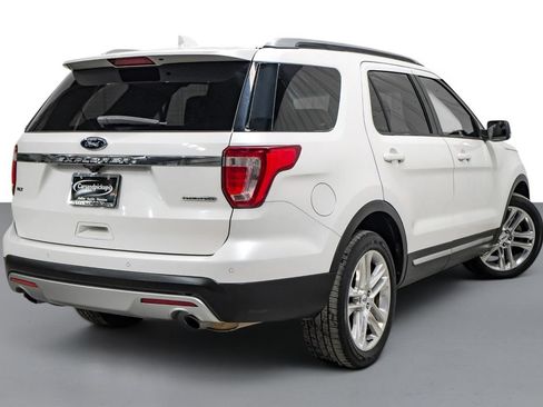 Used 2016 Ford Explorer XLT w/ Equipment Group 202A FWD image 6