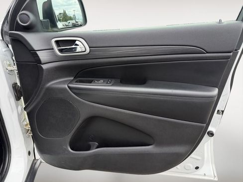 Used 2021 Jeep Grand Cherokee Laredo RWD image 25