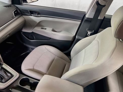 Used 2018 Hyundai Elantra SE w/ Cargo Package FWD image 19