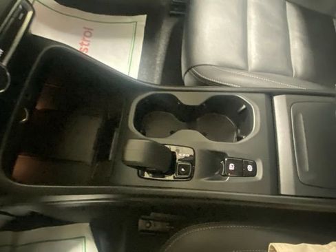 Used 2025 Volvo XC40 B5 Core image 28