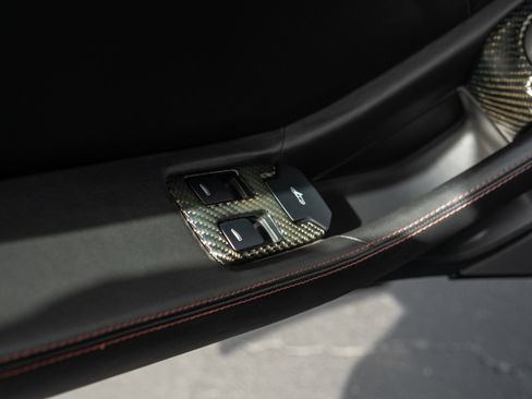 Used 2013 McLaren MP4-12C image 33