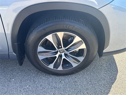 Used 2022 Toyota Highlander XLE image 39