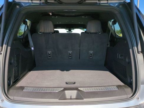 Used 2022 Chevrolet Suburban High Country image 14