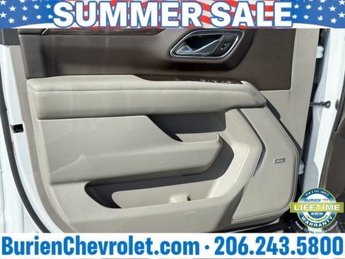 Used 2022 Chevrolet Suburban Z71 w/ Luxury Package AWD/4WD image 9