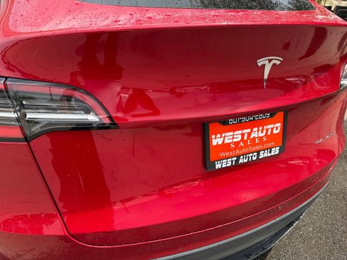 Used 2021 Tesla Model Y Long Range AWD/4WD image 30