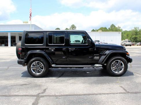 Used 2019 Jeep Wrangler Unlimited Sahara image 5