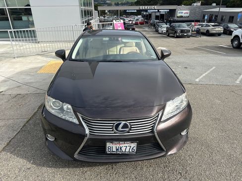 Used 2013 Lexus ES 300h image 2