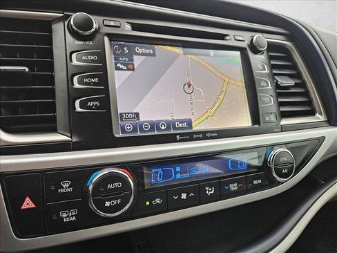 Used 2019 Toyota Highlander XLE image 14
