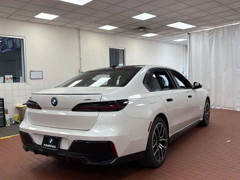 Used 2024 BMW i7 xDrive60 w/ Executive Package AWD/4WD image 9