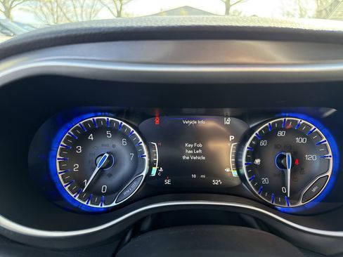 New 2026 Chrysler Pacifica Select image 25