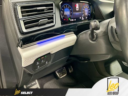 Used 2024 Volkswagen Atlas Cross Sport SEL Premium R-Line image 10