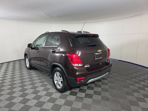 Used 2020 Chevrolet Trax LT w/ Driver Confidence Package FWD image 3