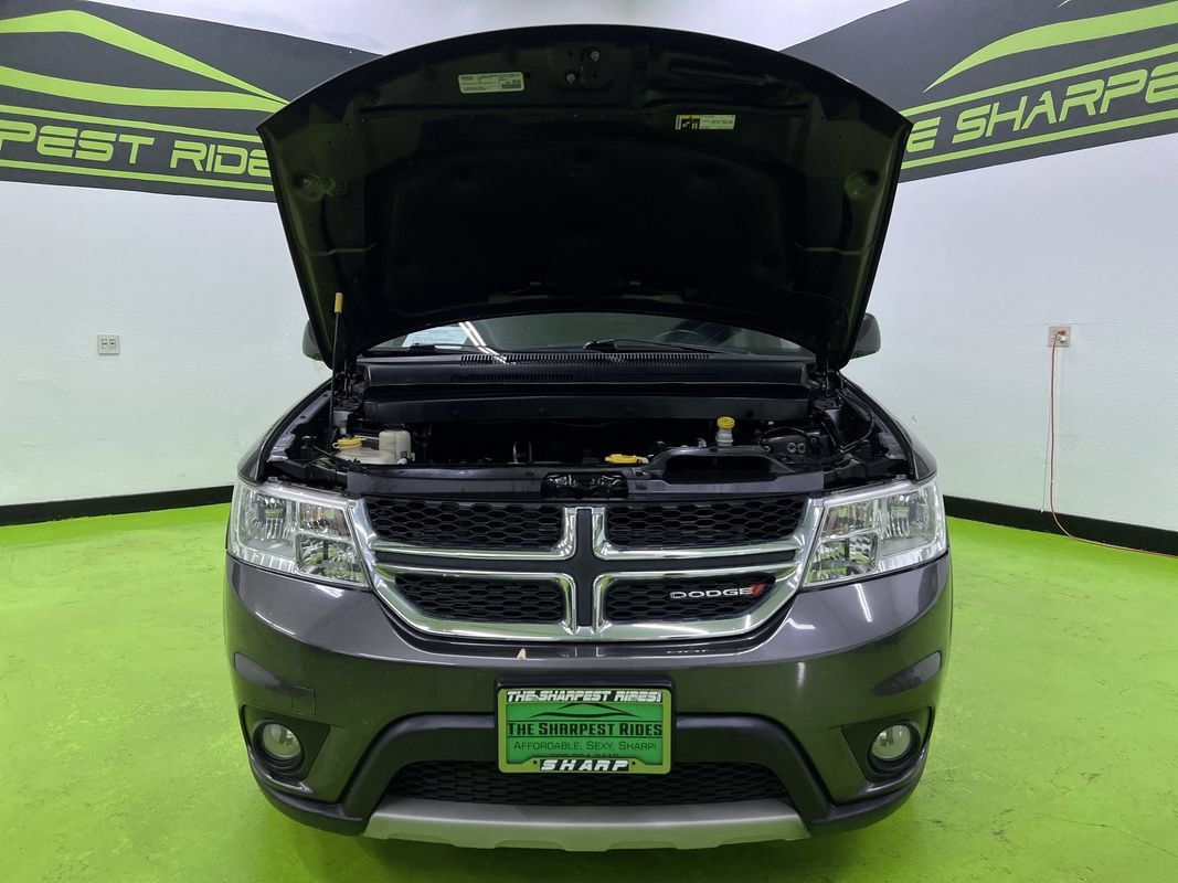 Used 2019 Dodge Journey SE w/ Connectivity Group FWD image 4