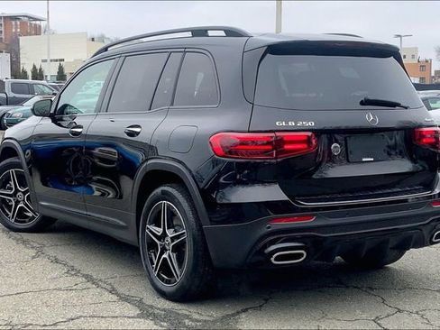 Used 2026 Mercedes-Benz GLB 250 4MATIC image 10