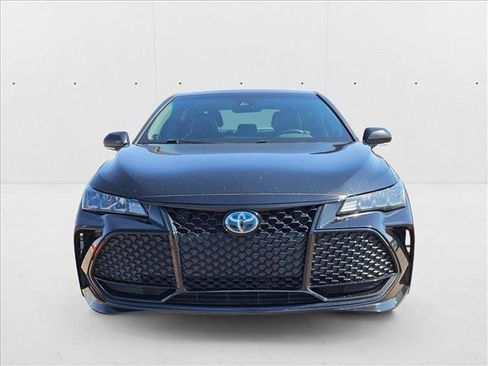 Used 2022 Toyota Avalon XSE image 2