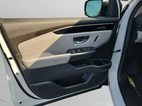 Used 2025 Honda Pilot EX-L image 6
