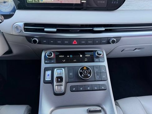 Certified 2024 Hyundai Palisade Calligraphy AWD/4WD image 30