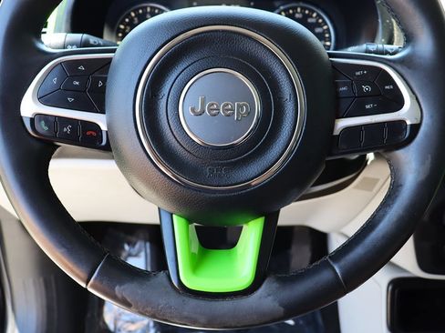 Used 2018 Jeep Renegade Latitude FWD image 55