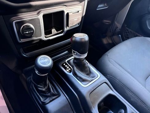 Used 2020 Jeep Gladiator Sport w/ Trailer Tow Package AWD/4WD image 17