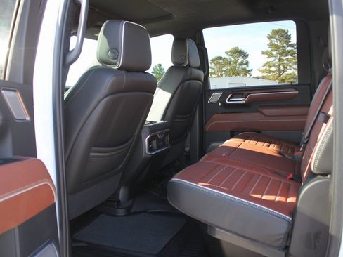 Used 2025 GMC Sierra 2500 Denali Ultimate image 6