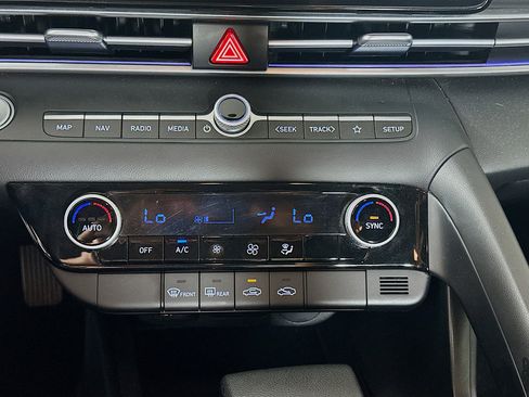 Used 2024 Hyundai Elantra SEL image 24