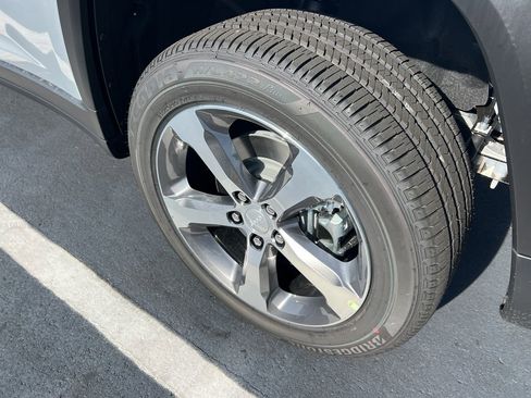 New 2025 Jeep Grand Cherokee L Limited image 8