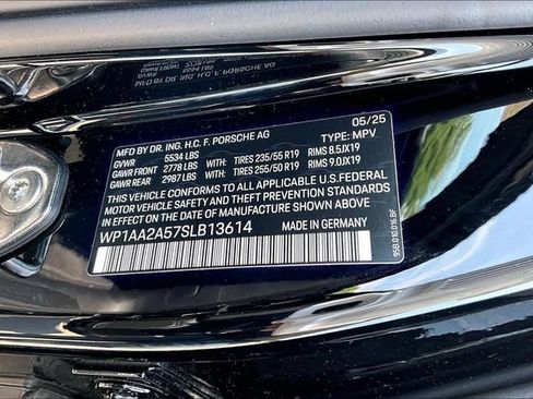 Used 2025 Porsche Macan image 19