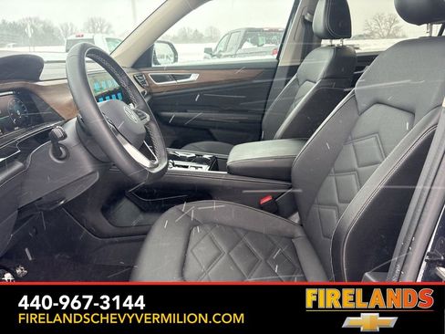 Used 2024 Volkswagen Atlas SE w/ Panoramic Sunroof Package image 12