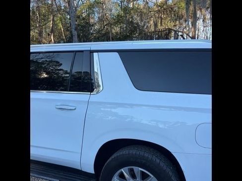 Used 2023 Chevrolet Suburban Premier image 5