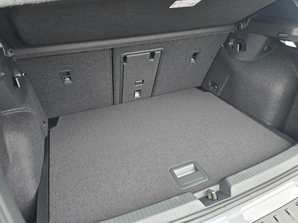 New 2026 Volkswagen GTI SE FWD image 16