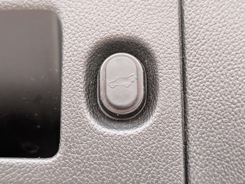 Used 2018 GMC Yukon SLT AWD/4WD image 16