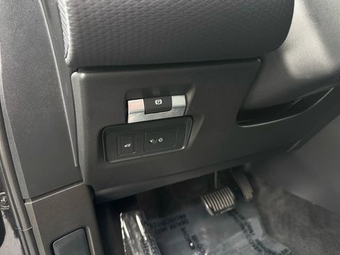 Used 2020 Land Rover Range Rover Evoque S image 32