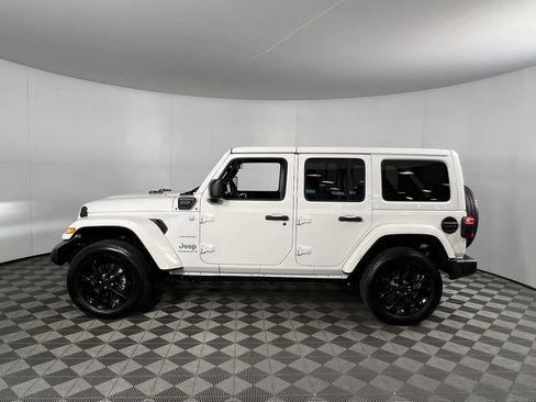Used 2024 Jeep Wrangler Unlimited Sahara w/ Technology Group image 10