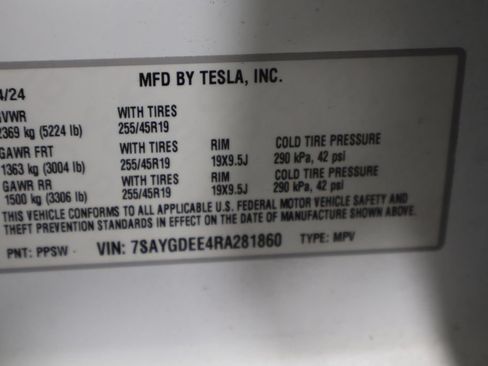 Used 2024 Tesla Model Y Long Range AWD/4WD image 40
