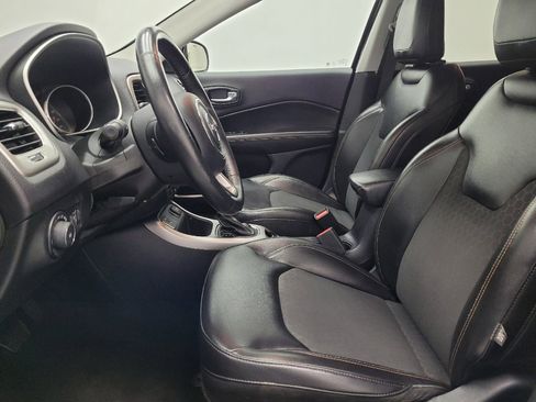 Used 2018 Jeep Compass Latitude w/ Popular Equipment Group FWD image 17